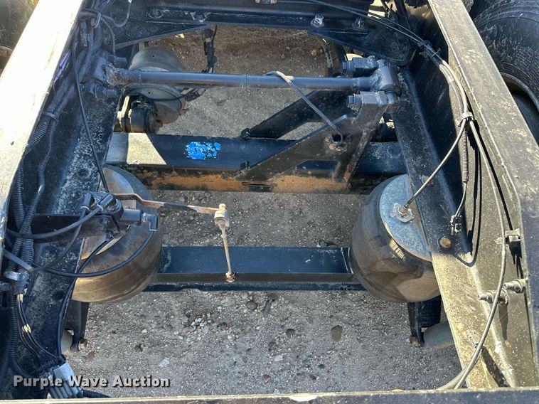 image for item ER8429 2014 Peterbilt 386 semi truck