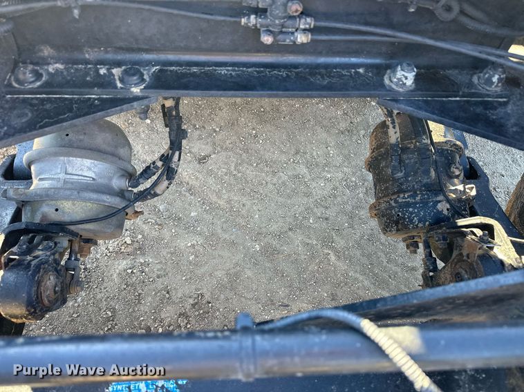 image for item ER8429 2014 Peterbilt 386 semi truck