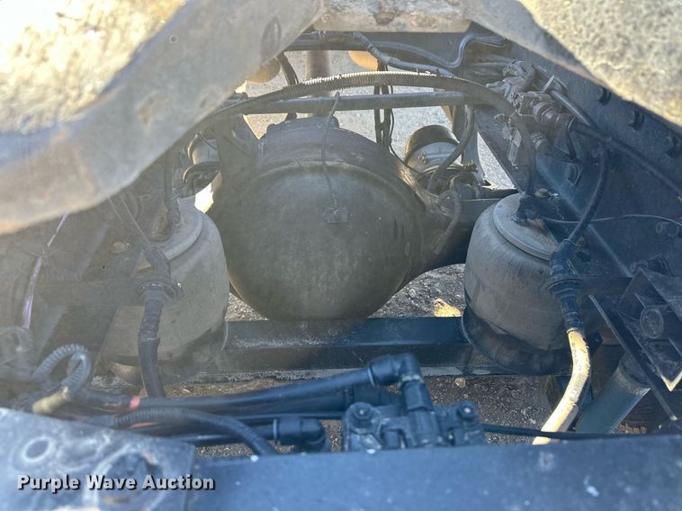 image for item ER8429 2014 Peterbilt 386 semi truck