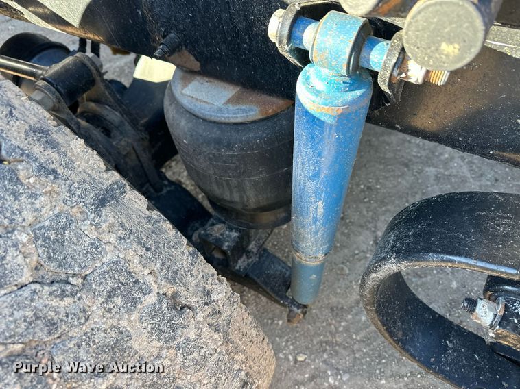 image for item ER8429 2014 Peterbilt 386 semi truck