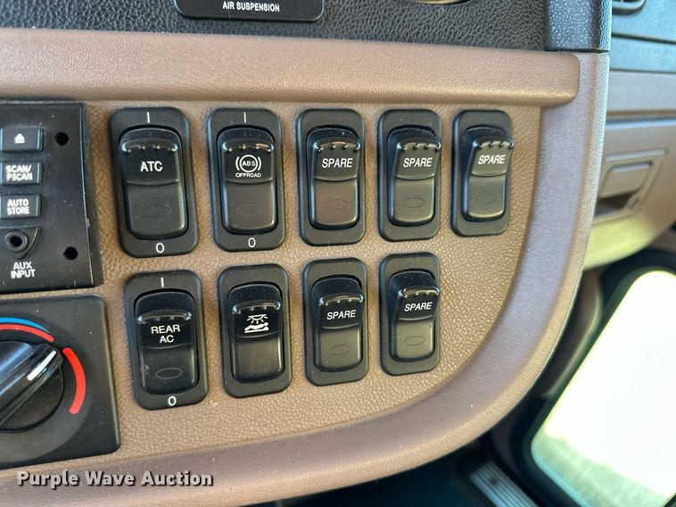 image for item ER8429 2014 Peterbilt 386 semi truck