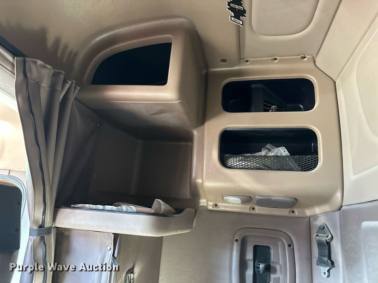 image for item ER8429 2014 Peterbilt 386 semi truck