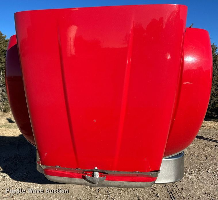 image for item ER8429 2014 Peterbilt 386 semi truck