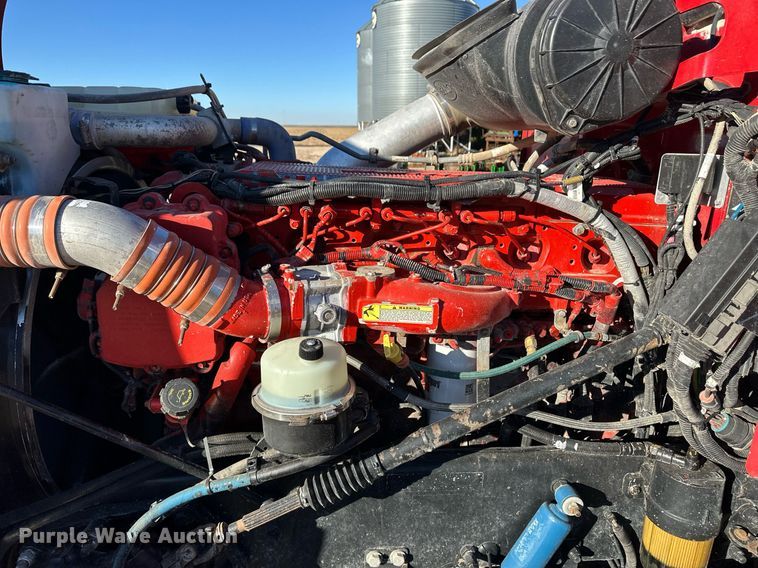 image for item ER8429 2014 Peterbilt 386 semi truck