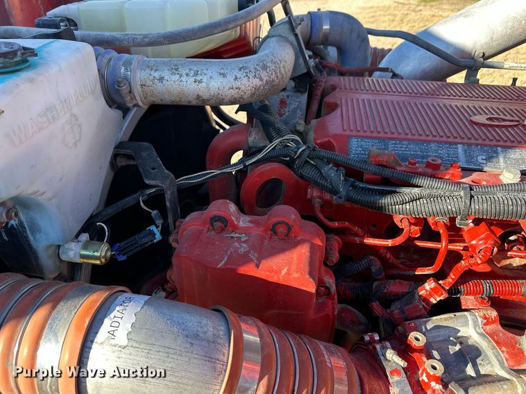 image for item ER8429 2014 Peterbilt 386 semi truck