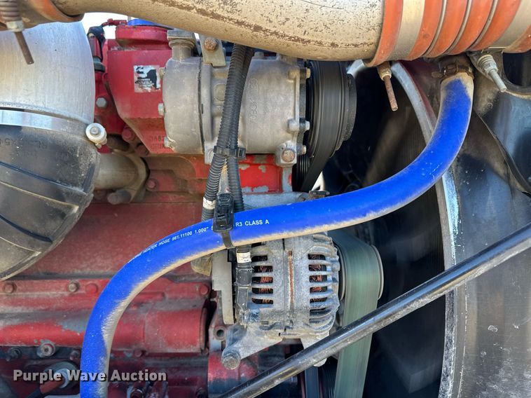 image for item ER8429 2014 Peterbilt 386 semi truck