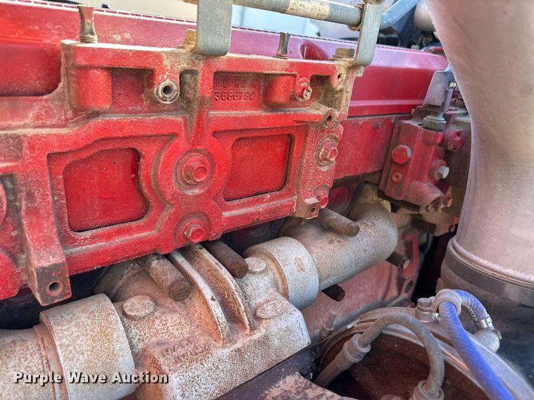 image for item ER8429 2014 Peterbilt 386 semi truck