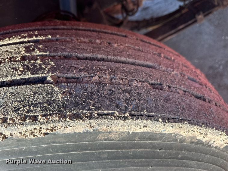 image for item ER8429 2014 Peterbilt 386 semi truck