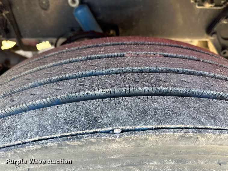 image for item ER8429 2014 Peterbilt 386 semi truck