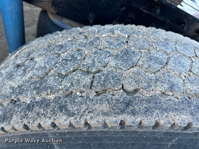 image for item ER8429 2014 Peterbilt 386 semi truck