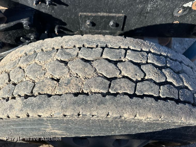 image for item ER8429 2014 Peterbilt 386 semi truck