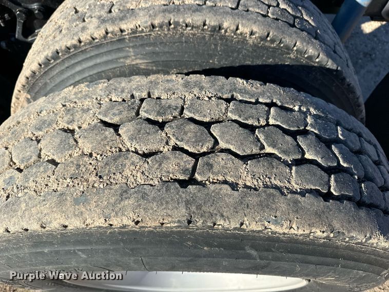 image for item ER8429 2014 Peterbilt 386 semi truck