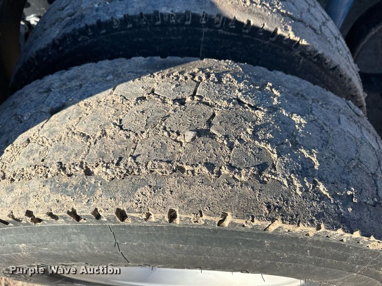 image for item ER8429 2014 Peterbilt 386 semi truck