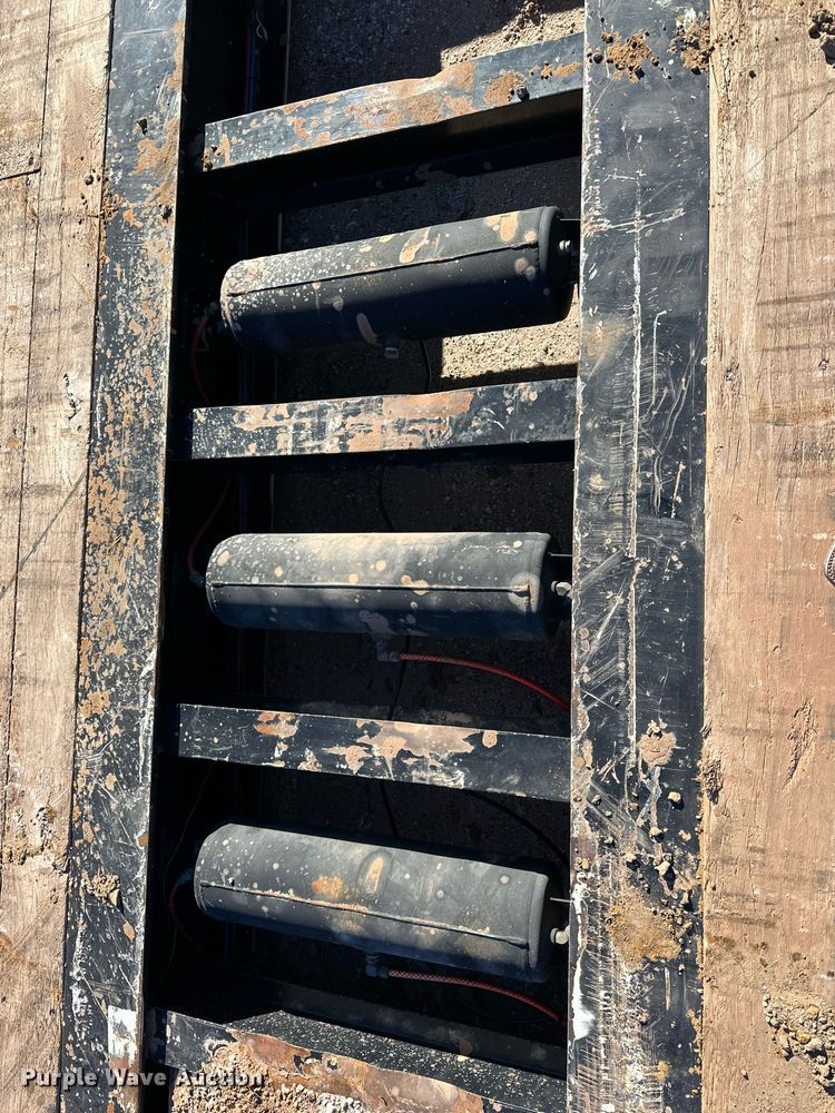 image for item ER8447 2020 Kaufman lowboy equipment trailer