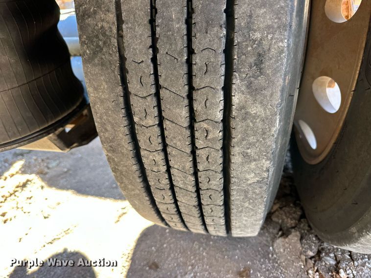 image for item ER8447 2020 Kaufman lowboy equipment trailer