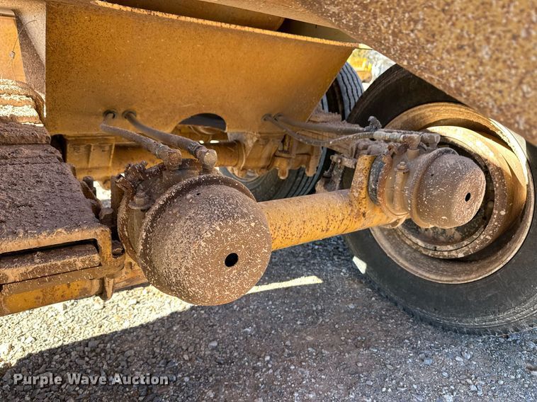 image for item ER8449 1995 Load King bottom dump trailer