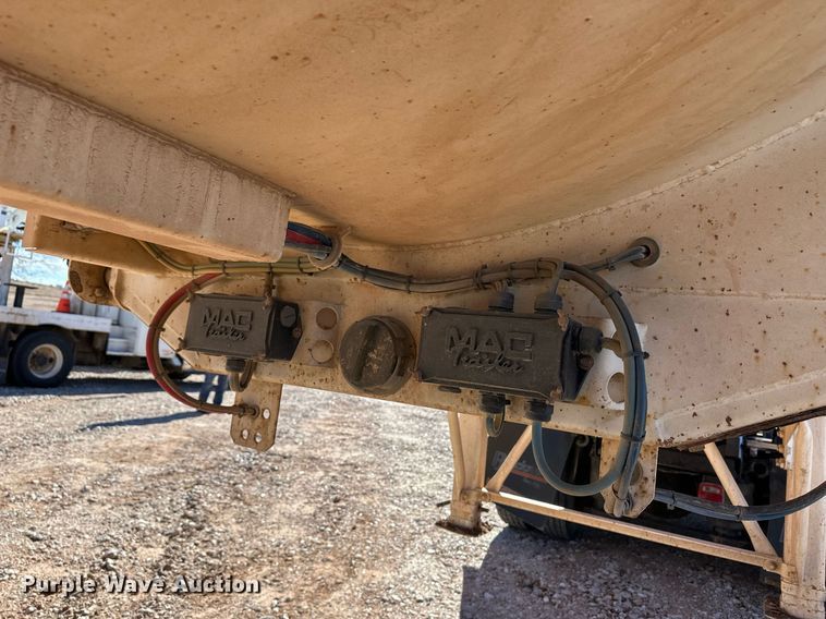 image for item ER8450 2018 Mac end dump trailer