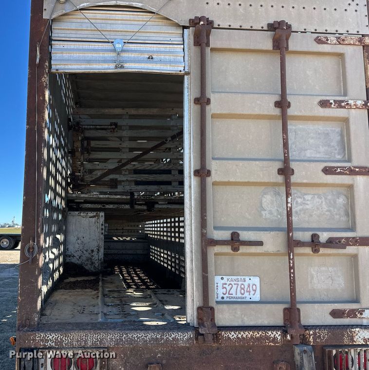 image for item ER8458 1986 Merritt livestock trailer