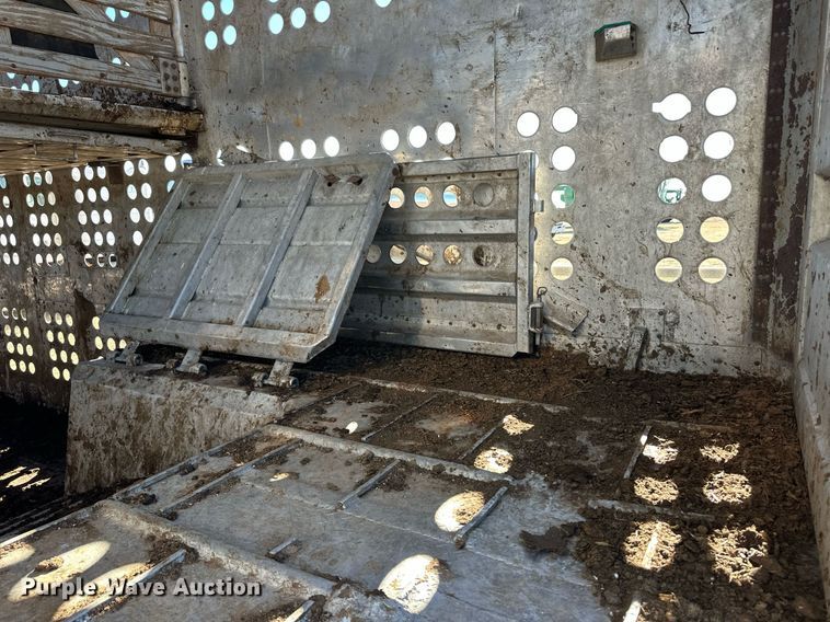 image for item ER8458 1986 Merritt livestock trailer