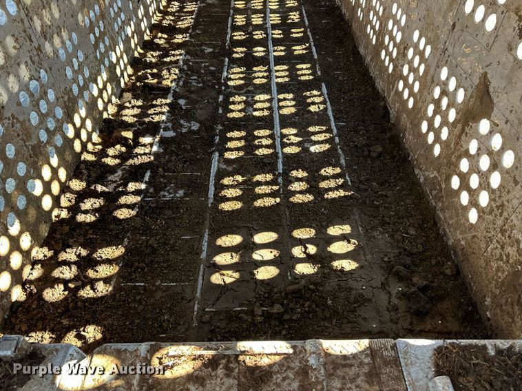 image for item ER8458 1986 Merritt livestock trailer