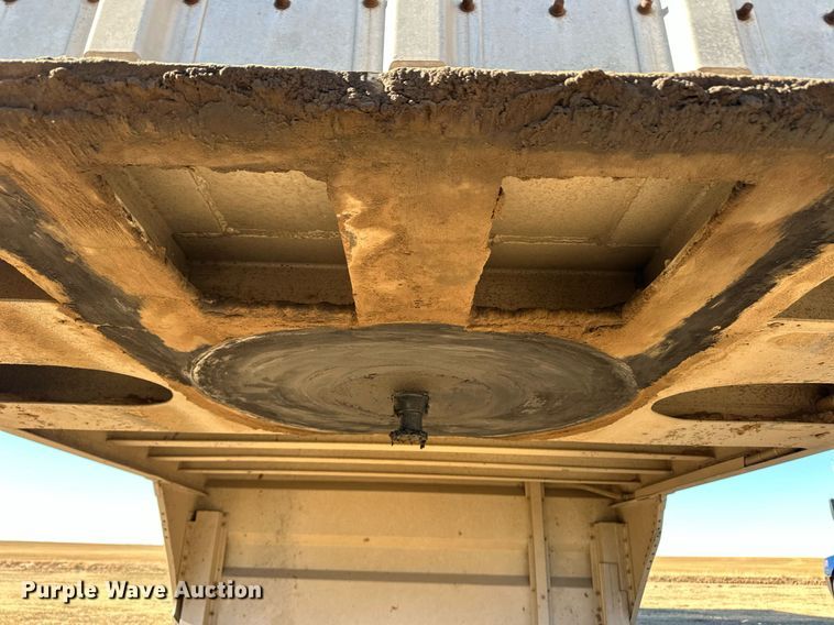 image for item ER8458 1986 Merritt livestock trailer