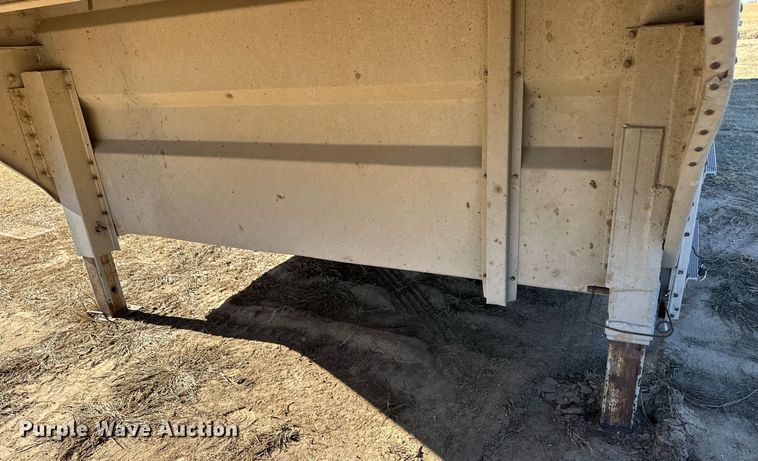 image for item ER8458 1986 Merritt livestock trailer