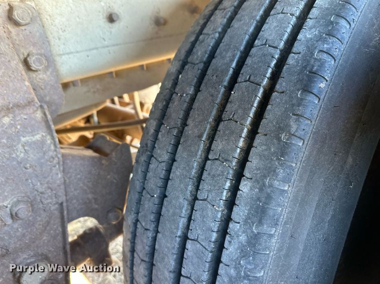 image for item ER8458 1986 Merritt livestock trailer