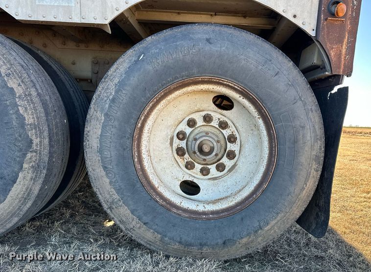 image for item ER8458 1986 Merritt livestock trailer