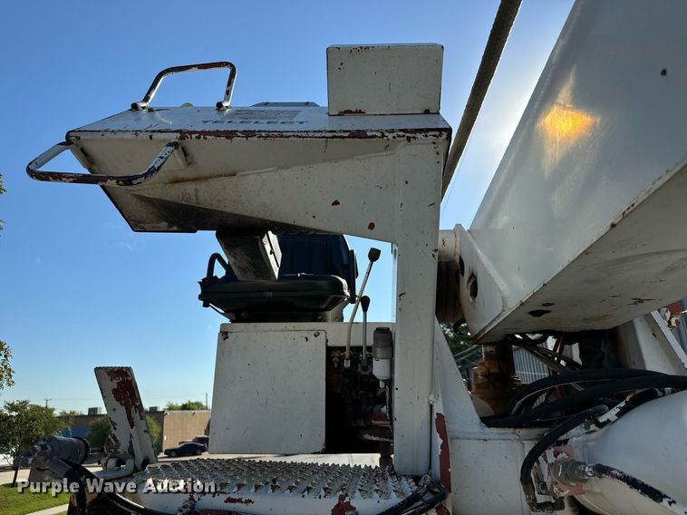 image for item IE9148 2001 Sterling digger derrick truck