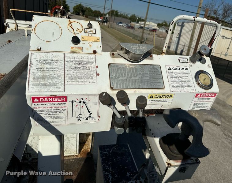 image for item IE9148 2001 Sterling digger derrick truck