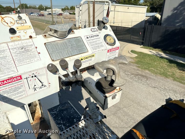 image for item IE9148 2001 Sterling digger derrick truck