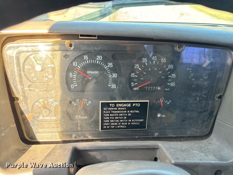 image for item IE9148 2001 Sterling digger derrick truck