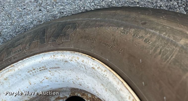 image for item IE9148 2001 Sterling digger derrick truck