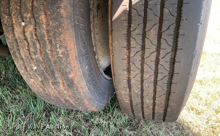 image for item JT9729 1997 Viking VPPD-48 drop deck trailer