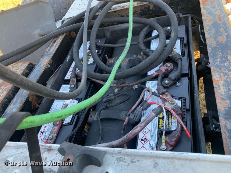 image for item JT9736 2005 Freightliner  Columbia  semi truck