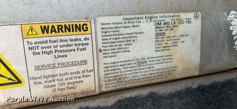 image for item JT9736 2005 Freightliner  Columbia  semi truck