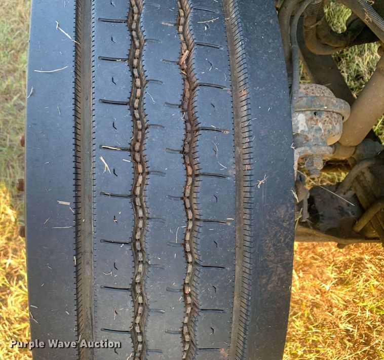 image for item JT9736 2005 Freightliner  Columbia  semi truck