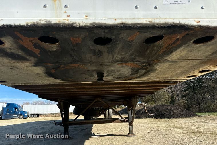 image for item LH9308 2005 Stoughton  AVW-535T-S-C-AR dry van trailer