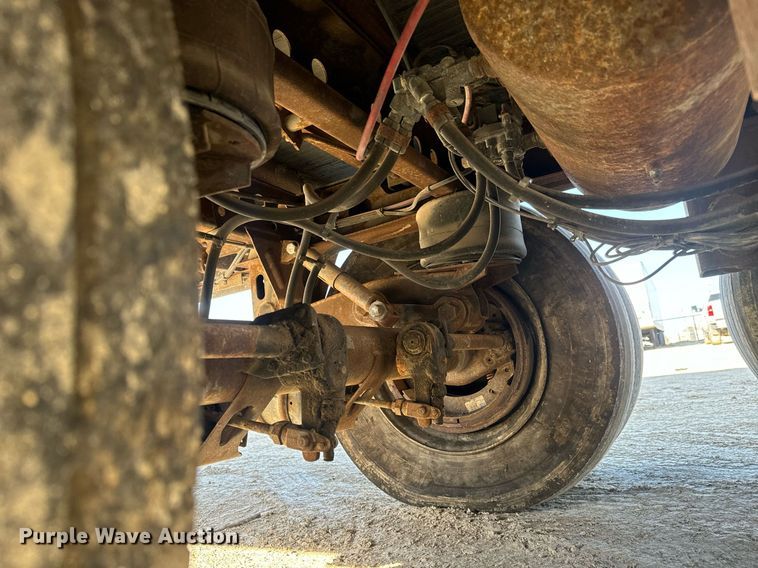 image for item LH9308 2005 Stoughton  AVW-535T-S-C-AR dry van trailer