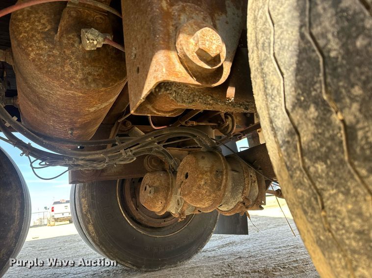 image for item LH9308 2005 Stoughton  AVW-535T-S-C-AR dry van trailer