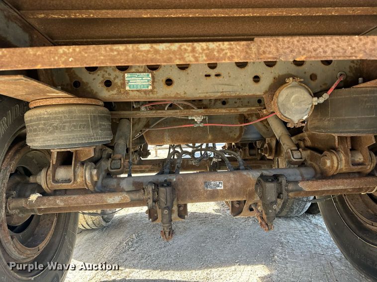 image for item LH9308 2005 Stoughton  AVW-535T-S-C-AR dry van trailer