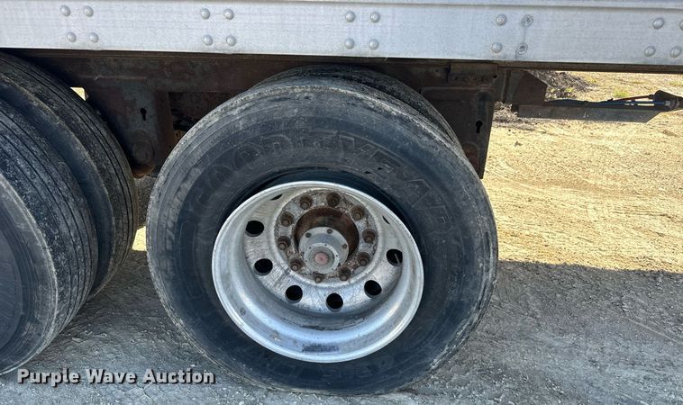 image for item LH9308 2005 Stoughton  AVW-535T-S-C-AR dry van trailer