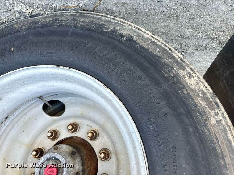 image for item LH9308 2005 Stoughton  AVW-535T-S-C-AR dry van trailer