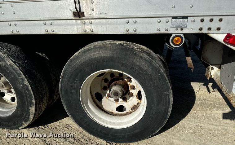 image for item LH9308 2005 Stoughton  AVW-535T-S-C-AR dry van trailer