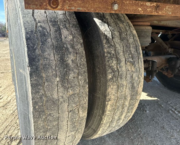 image for item LH9308 2005 Stoughton  AVW-535T-S-C-AR dry van trailer