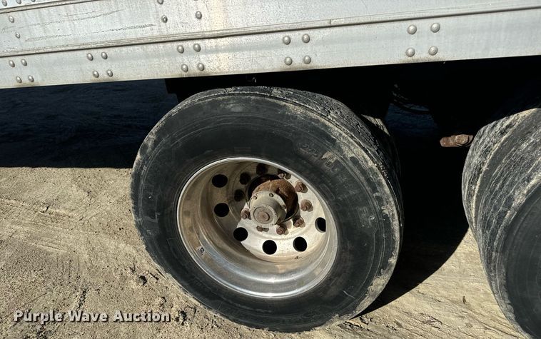 image for item LH9308 2005 Stoughton  AVW-535T-S-C-AR dry van trailer