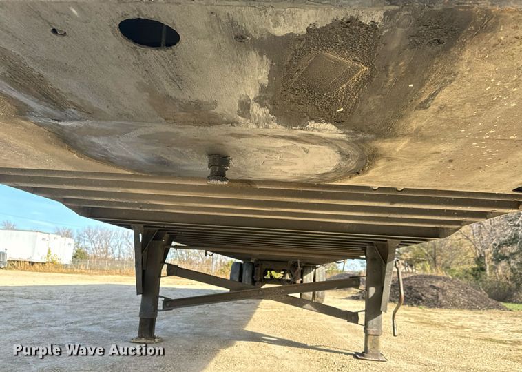 image for item LH9311 2013 Utility  4000D-X  dry van trailer