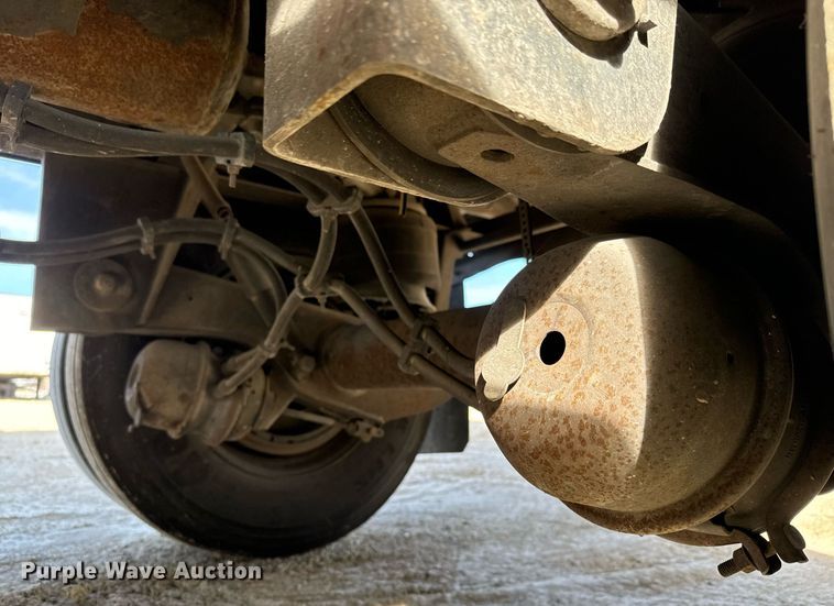 image for item LH9311 2013 Utility  4000D-X  dry van trailer