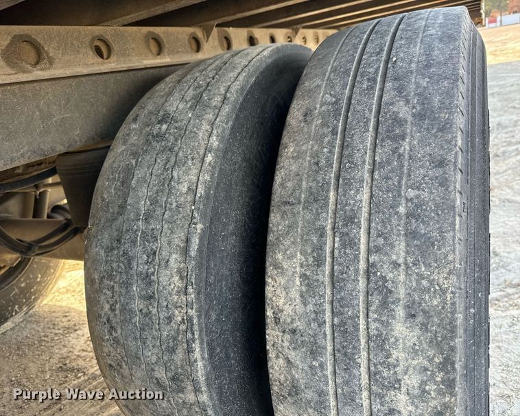 image for item LH9311 2013 Utility  4000D-X  dry van trailer