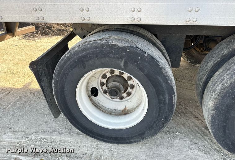 image for item LH9311 2013 Utility  4000D-X  dry van trailer